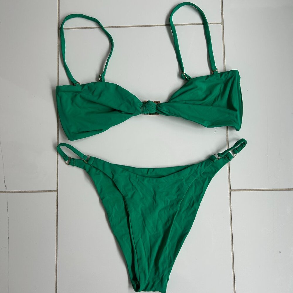 Emerald Green Two-Piece Bikini Set - Sleek Women's Swimwear